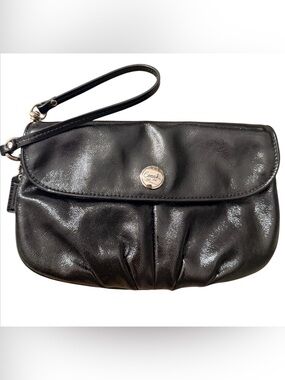 Y2K Vintage 2000’S COACH Madison Black Gathered Patent Leather Wristlet Clutch